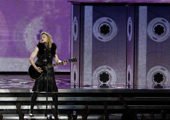 Reuters - Madonna arranc&#243; su gira mundial MDNA ante miles de admiradores euf&#243;ricos en Israel.