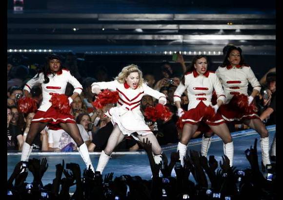 Reuters - La diva pop, una seguidora de la tradici&#243;n m&#237;stica jud&#237;a de la c&#225;bala, ha afirmado por a&#241;os que tiene una relaci&#243;n especial con Israel y en su m&#225;s reciente actuaci&#243;n en el pa&#237;s se envolvi&#243; en una bandera nacional.
