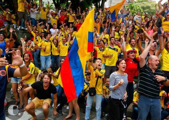 JULIO C&#201;SAR HERRERA - En Medell&#237;n, la fiesta por el triunfo de Colombia en el debut del Mundial de Brasil-2014, no fue inferior a lo vivido en el mism&#237;simo estadio Mineirao de Belo Horizonte. En el Parque Lleras, Plaza Mayor y La Mota el triunfo de la tricolor se vivi&#243; con mucha euforia.