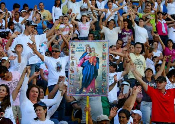 Juan Antonio Sánchez - Más de treinta y cinco mil personas celebraron el Pentecostés, la fiesta católica más grande del año.