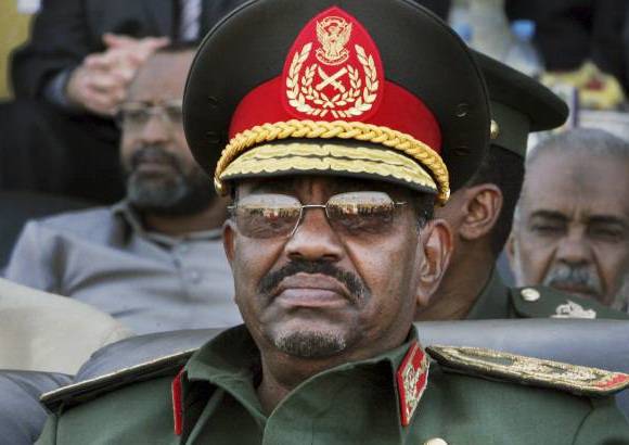 Archivo AP - Omar al-Bashir, la Corte Penal Internacional acusó al presidente de Sudán de genocidio orquestado, crímenes de lesa humanidad y crímenes de guerra y emitió una orden de arresto contra él. Sin embargo, permanece libre en su país. La ONU calcula que 300.000 personas murieron y 2,7 ??millones fueron desplazadas en el conflicto de Darfur.
