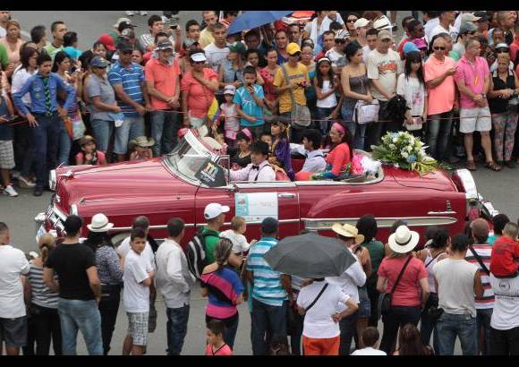 Hernán Vanegas - La gente acompañó de principio a fin la caravana de autos.