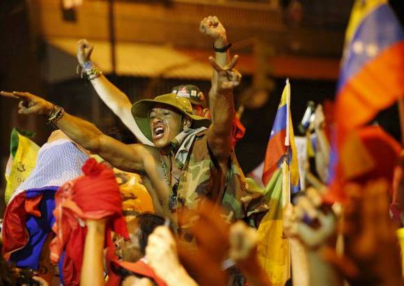 Reuters - "Ha sido un día memorable, por eso desde lo más profundo de mi corazón les doy las gracias y le pido a Dios que me de vida y salud", dijo el reelecto presidente Hugo Chávez.