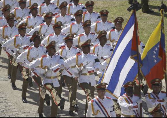 - Acompa&#241;ado de los funcionarios del Ejecutivo y ante familiares y dignatarios que se dieron cita en Caracas para despedir a Ch&#225;vez, Maduro le ratific&#243; su lealtad.