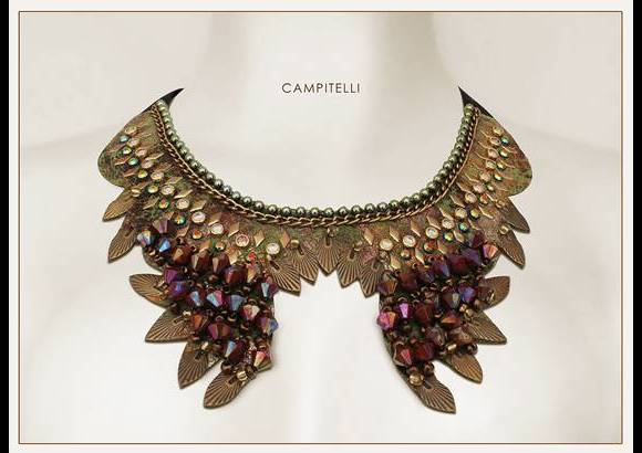 Cortes&#237;a - Explica que le gustan los accesorios maximalistas y expresivos.