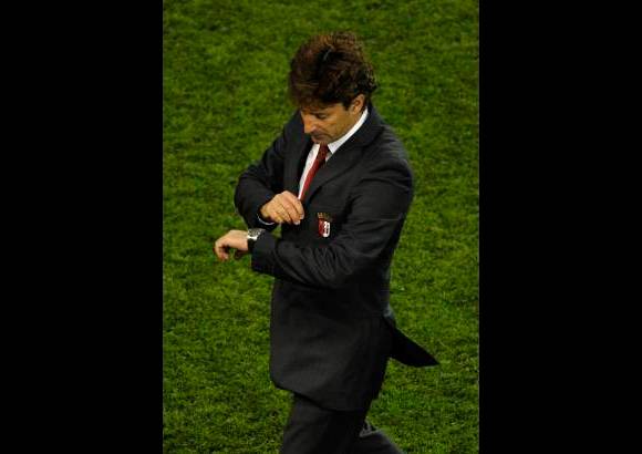 Reuters - El entrenador del Sporting de Braga, Domingos Paciencia, se lamentó de la actuación arbitral del español Carlos Velasco Carballo en la final. "Fue también una pena por el árbitro que podría haber dejado al Porto con uno menos en el 75", comentó.