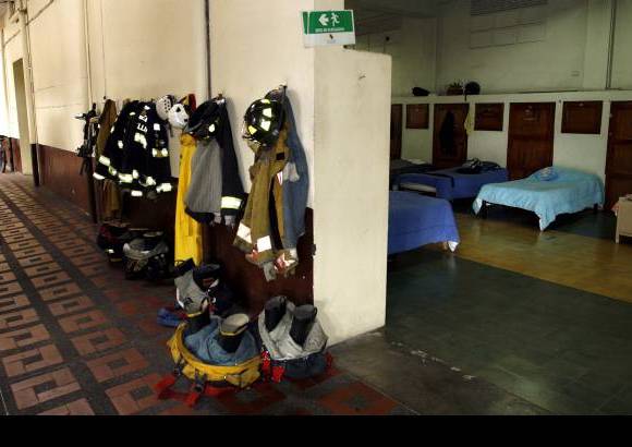 Manuel Saldarriaga Quintero - El lugar donde se guardan los uniformes bomberiles no es el ideal, comentan los rescatistas.