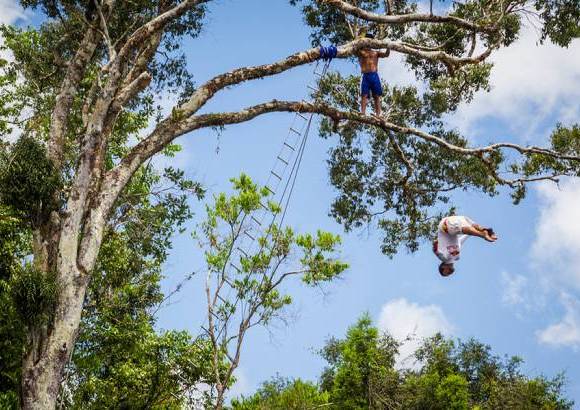 FOTO CORTESIA - COLPRENSA - Adem&#225;s de ejecutar sus mejores saltos, Orlando intercambi&#243; costumbres, comparti&#243; experiencias, disfrut&#243; del paisaje y vivi&#243; las maravillas de este hermoso lugar, l&#237;nea imaginaria que divide a estos tres pa&#237;ses latinoamericanos.