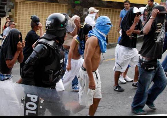 Jaime Pérez - Fuertes enfrentamientos se realizaron el miércoles pasado en la comuna 13 de Medellín, entre combos delincuenciales que actúan en la zona.