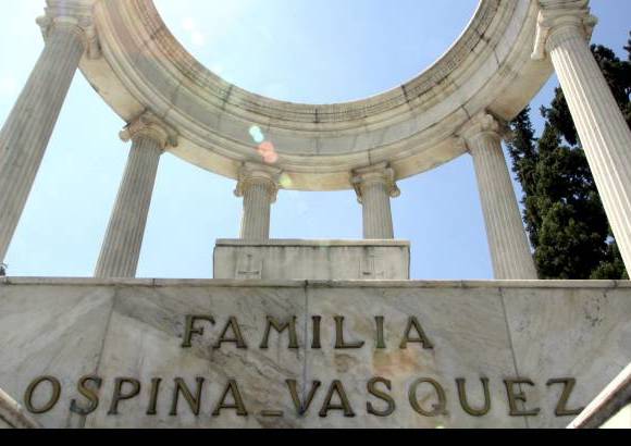 Foto Jaime P&#233;rez - Mausoleo de la Familia Ospina-V&#225;squez.