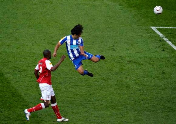 Reuters - Falcao, de 25 años y apodado El Tigre, lleva 34 tantos en esta campaña.