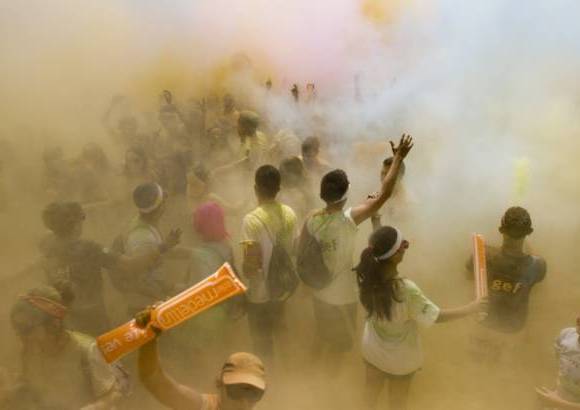 Esteban Vanegas - M&#225;s de 10.000 personas disfrutaron este domingo de los 5 kil&#243;metros m&#225;s divertidos del deporte. The color run pint&#243; de alegr&#237;a las calles de Medell&#237;n.