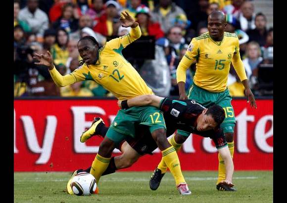 Reuters - Mucho despliegue táctico y físico en el primer encuentro de la Copa del Mundo.