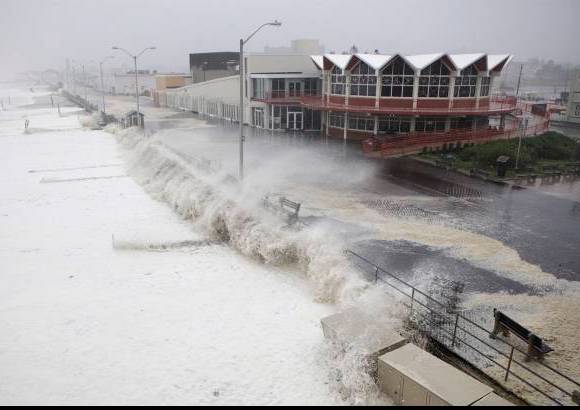 Reuters - La tormenta sigue su recorrido y &quot;todav&#237;a es potencialmente peligrosa&quot;.