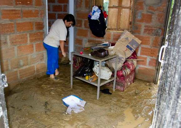 Esteban Vanegas - Una emergencia producto del invierno se presentó la madrugada de este martes en el barrio Belén Rincón, sector La Capilla, suroccidente de Medellín.
