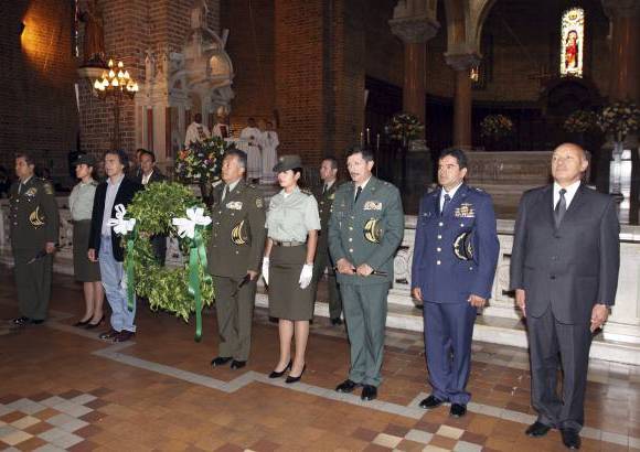 Manuel Saldarriaga - En el acto realizado en la Bas&#237;lica Metropolitana de Medell&#237;n se impuso una ofrenda floral.