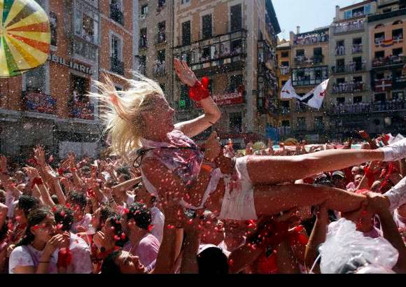 Reuters - Durante los Sanfermines, Pamplona puede llegar a recibir hasta un millón de visitantes de todo el mundo.
