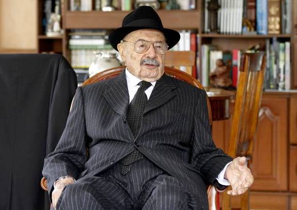 Donaldo Zuluaga - "Qué más riqueza que los libros, es lo único que tengo, mi Dios me socorrió porque no me dio plata y puedo caminar tranquilo por toda parte", dijo en una entrevista el pasado mes de julio.