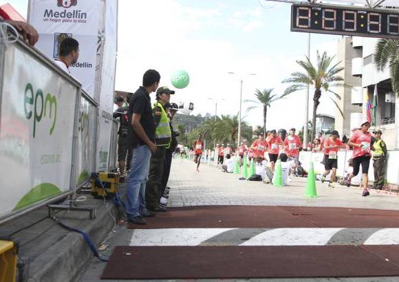Esteban Jaramillo y Sebastián Salazar - Más de 10 mil competidores se dieron cita en esta histórica cita deportiva que se corría en las modalidades de 5, 10, 21 y 42 kilómetros.