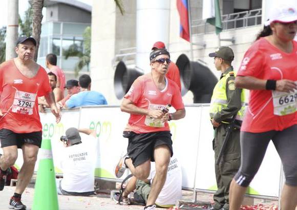 Esteban Jaramillo y Sebastián Salazar - Más de 10 mil competidores se dieron cita en esta histórica cita deportiva que se corría en las modalidades de 5, 10, 21 y 42 kilómetros.