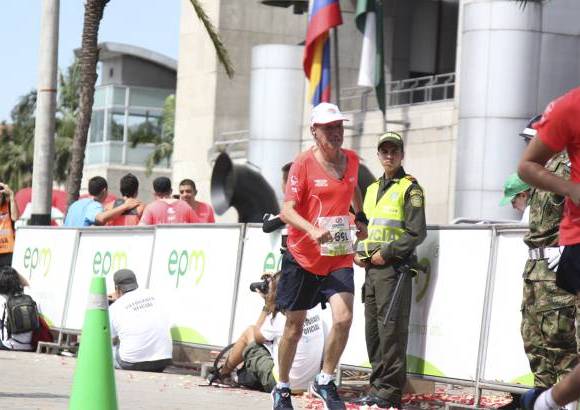 Esteban Jaramillo y Sebastián Salazar - Más de 10 mil competidores se dieron cita en esta histórica cita deportiva que se corría en las modalidades de 5, 10, 21 y 42 kilómetros.