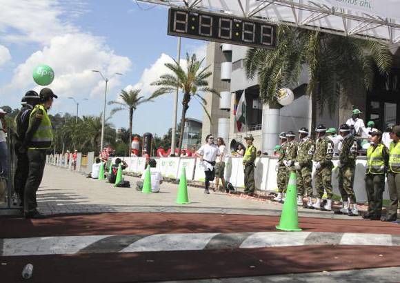 Esteban Jaramillo y Sebastián Salazar - Más de 10 mil competidores se dieron cita en esta histórica cita deportiva que se corría en las modalidades de 5, 10, 21 y 42 kilómetros.
