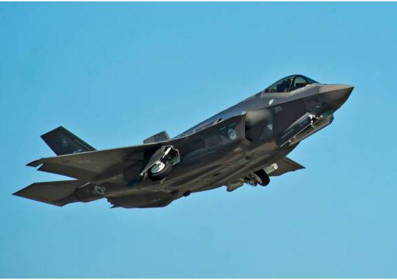 REUTERS - El fallo en el motor, producido por una filial de Pratt & Whitney, ha obligado a cancelar el esperado debut del caza en dos exhibiciones a&#233;reas anteriores en el Reino Unido.