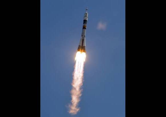 Reuters - Una vez los tres nuevos inquilinos de la plataforma orbital se acomoden a su nuevo h&#225;bitat, Williams ejercer&#225; funciones de ingeniera de vuelo hasta septiembre, cuando sustituir&#225; a Padalka como comandante.