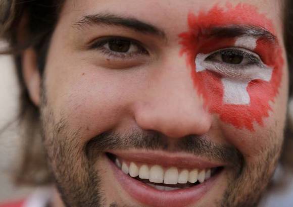 Reuters - La moda es pintar la cara sea completa o una parte.