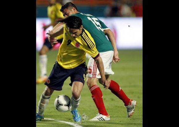 Reuters - Colombia jug&#243;, gust&#243; y adem&#225;s consigui&#243; una importante victoria de cara a la continuidad en la competici&#243;n de la fase de clasificaci&#243;n para el Mundial de Brasil 2014, mientras que M&#233;xico tendr&#225; que mejorar antes que la empiece el pr&#243;ximo junio dentro de la Concacaf.