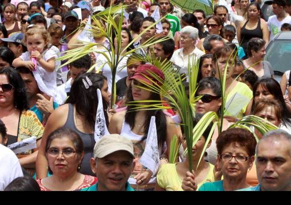 Foto Jaime P&#233;rez - Masiva fue la participaci&#243;n en la ciudad a las procesiones del Domingo de Ramos.