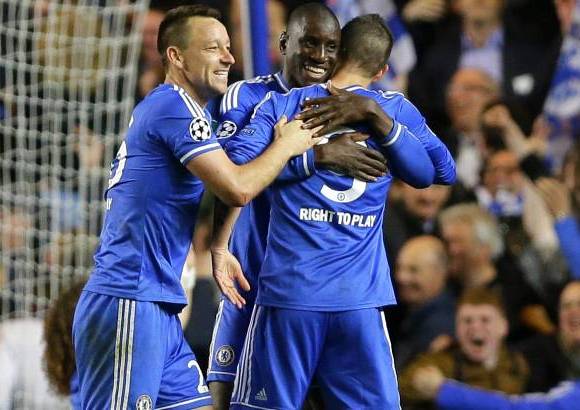 AP - A los 87 minutos Demba Ba puso el 2-0 que desat&#243; los festejos en Stamford Bridge.