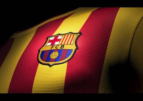 FOTOS NIKE - La segunda indumentaria saldr&#225; al mercado el 20 de junio y no tendr&#225; la bandera catalana en la parte trasera del cuello.