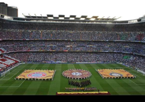 AP - La bienvenida para los dos equipos con un marco impresionante.