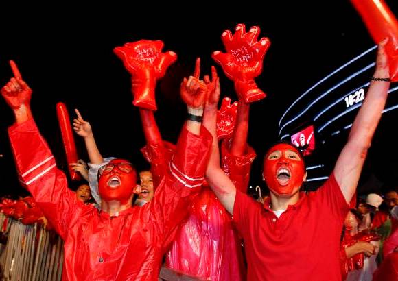 Reuters - Desde Se&#250;l los seguidores coreanos no se perdieron ning&#250;n detalle del compromiso.