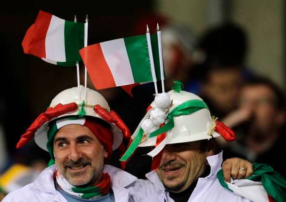 AP - Hay muchas maneras de mostrar el amor por una camiseta.