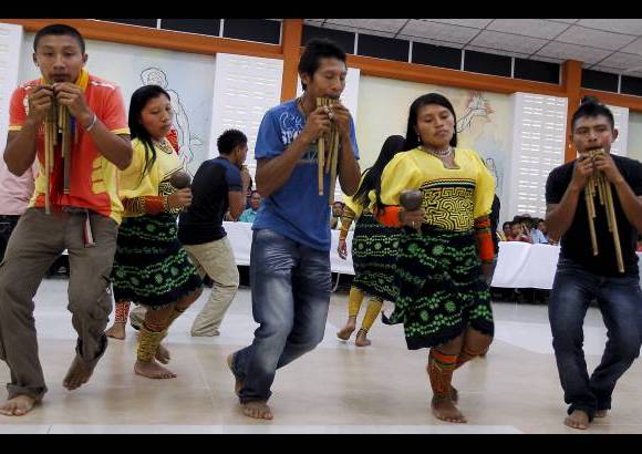 - El baile, parte importantísima de las ceremonias en las comunidades indígenas, más en un rito de homenaje y unción.