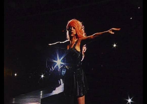 Cortes&#237;a Laura Beatriz Castro - Mientras los fan&#225;ticos de Gaga hac&#237;an su ingreso al Camp&#237;n, disfrutaron un set musical de la a DJ estadounidense Lady Starlight.