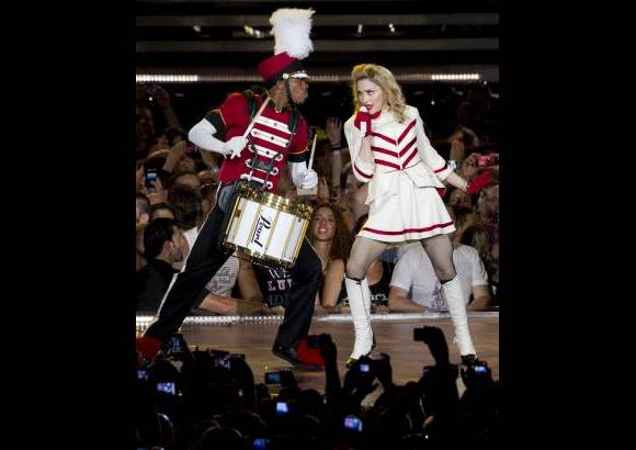 AP - Girl gone wild, Revolver, Gang Bang. Madonna fue desgranando sus temas m&#225;s marchosos, sin olvidar cl&#225;sicos como Express yourself o Papa don&#180;t preach.