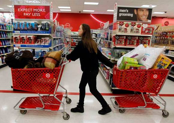 Reuters - Adem&#225;s, las organizaciones de consumidores han emitido mensajes de alerta para que los compradores no se lancen a las adquisiciones -que son principalmente de productos electr&#243;nicos y de televisiones de plasma- sin haber hecho antes algunos deberes, como un seguimiento de productos y precios.