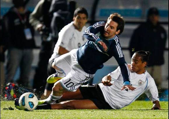 Reuters - La definici&#243;n termin&#243; 5-4. Uruguay marc&#243; todos sus disparos.