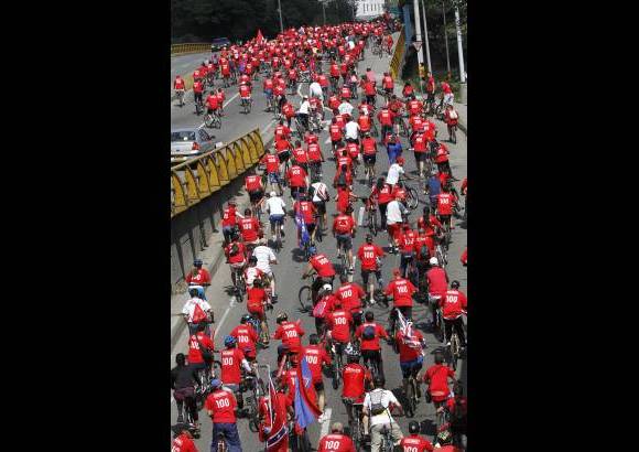 Donaldo Zuluaga - La caravana se desplaz&#243; por el Centro Comercial Monterrey, la carrera 65, la avenida San Juan, la Avenida 80, baj&#243; por Colombia y termin&#243; en la carrera 74, frente al estadio Atanasio Girardot.
