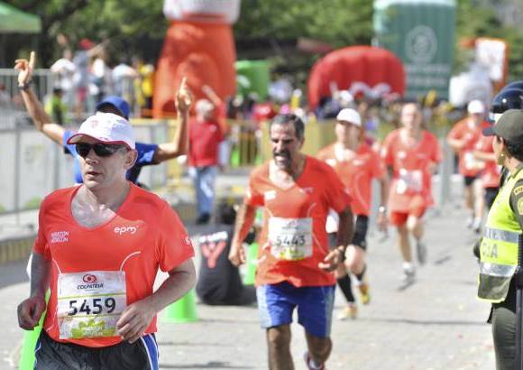 Esteban Jaramillo y Sebasti&#225;n Salazar - M&#225;s de 10 mil competidores se dieron cita en esta hist&#243;rica cita deportiva que se corr&#237;a en las modalidades de 5, 10, 21 y 42 kil&#243;metros.