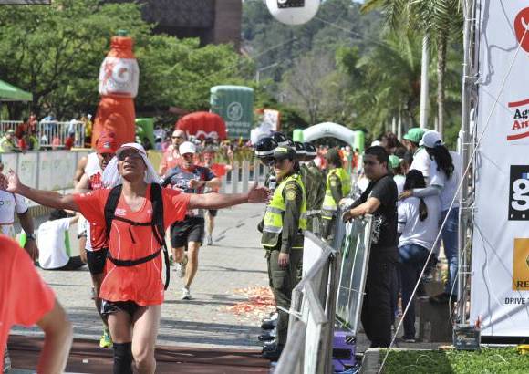 Esteban Jaramillo y Sebasti&#225;n Salazar - M&#225;s de 10 mil competidores se dieron cita en esta hist&#243;rica cita deportiva que se corr&#237;a en las modalidades de 5, 10, 21 y 42 kil&#243;metros.