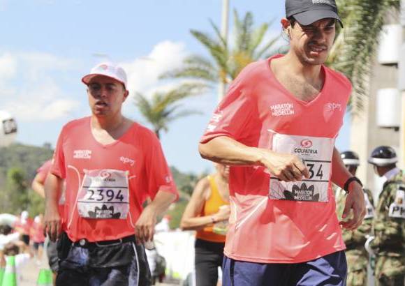 Esteban Jaramillo y Sebasti&#225;n Salazar - M&#225;s de 10 mil competidores se dieron cita en esta hist&#243;rica cita deportiva que se corr&#237;a en las modalidades de 5, 10, 21 y 42 kil&#243;metros.