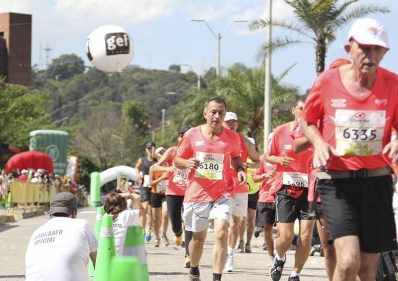 Esteban Jaramillo y Sebasti&#225;n Salazar - M&#225;s de 10 mil competidores se dieron cita en esta hist&#243;rica cita deportiva que se corr&#237;a en las modalidades de 5, 10, 21 y 42 kil&#243;metros.