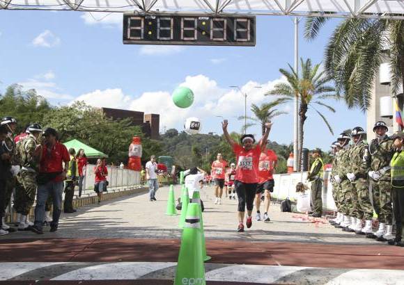 Esteban Jaramillo y Sebasti&#225;n Salazar - M&#225;s de 10 mil competidores se dieron cita en esta hist&#243;rica cita deportiva que se corr&#237;a en las modalidades de 5, 10, 21 y 42 kil&#243;metros.