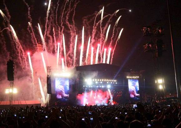 Reuters - Paul McCartney rompi&#243; su propio r&#233;cord con su concierto gratuito en el Z&#243;calo de la Ciudad de M&#233;xico al reunir a m&#225;s de 200.000 personas, seg&#250;n cifras de las autoridades del Gobierno del Distrito Federal.