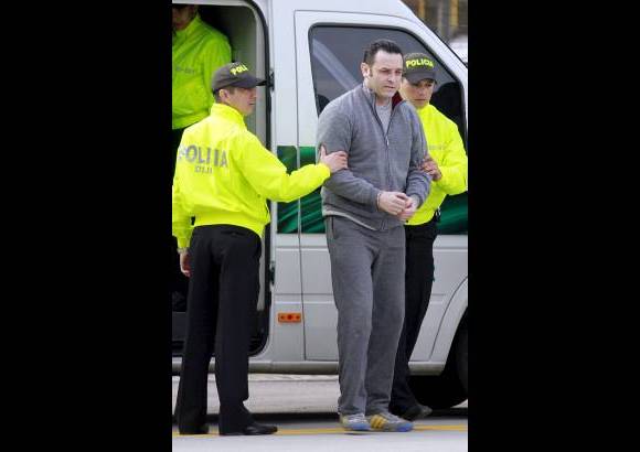 Colprensa - En un avi&#243;n de la DEA fue traslado a Estados Unidos, este jueves por la ma&#241;ana, Camilo Torres Mart&#237;nez, alias &quot;Fritanga&quot;, junto a otras seis personas para que respondan ante una Corte Federal de La Florida por el delito de narcotr&#225;fico.