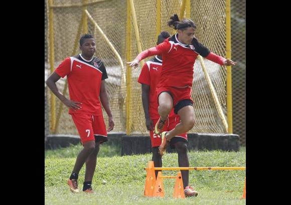 - Quedan seis fechas para buscar el milagro. Y el clásico del domingo debe ser el punto de partida.